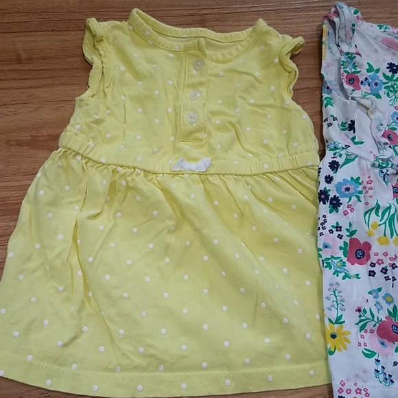 Carter's dresses size 9 months - Picture 2 of 5